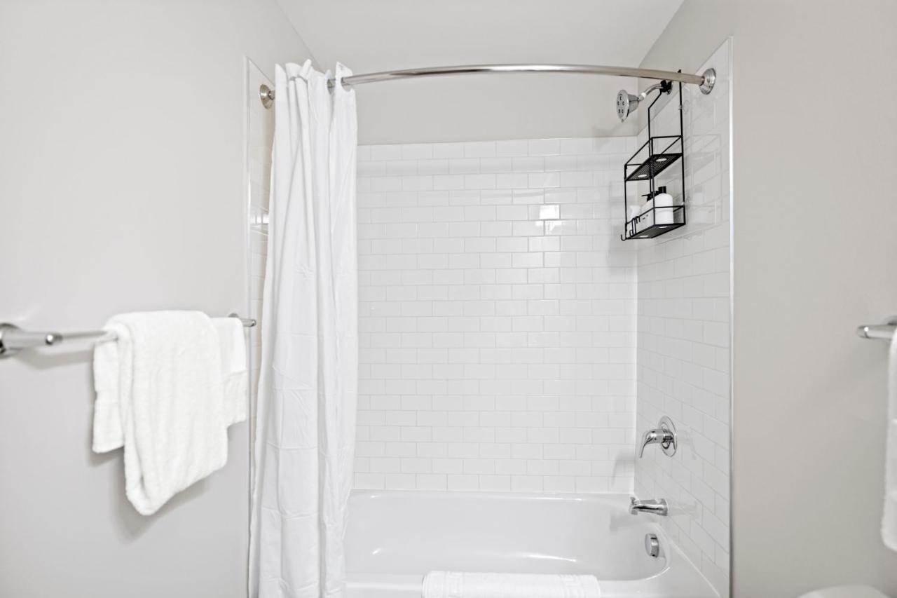 Deluxe Studio at Placemakr Premier SoBro