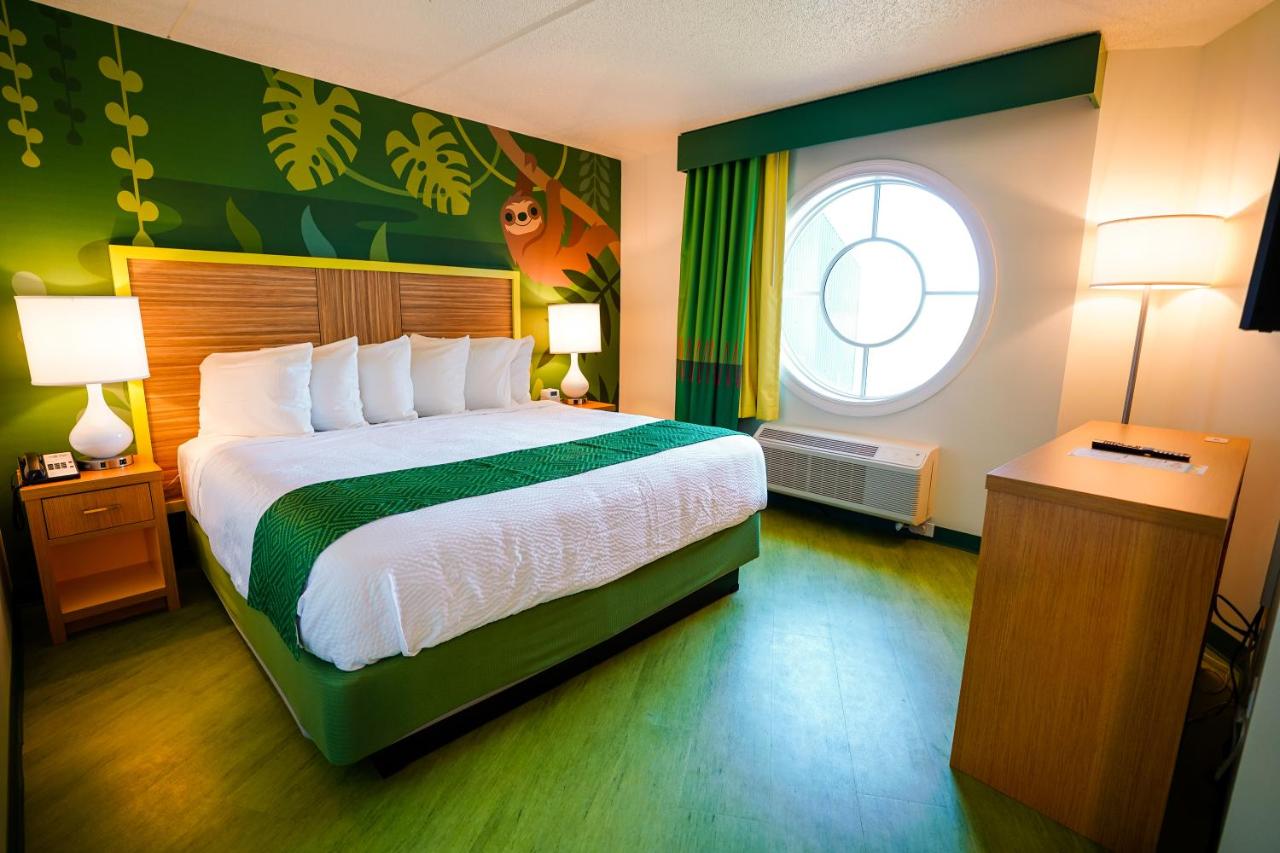 | Castaway Bay by Cedar Point Resorts