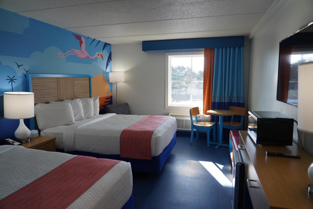| Castaway Bay by Cedar Point Resorts