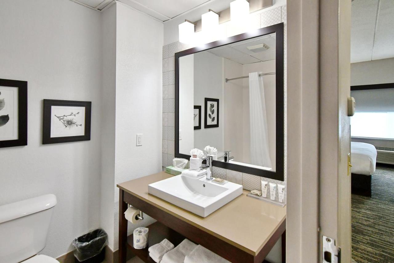| Country Inn & Suites by Radisson, Mount Morris, NY