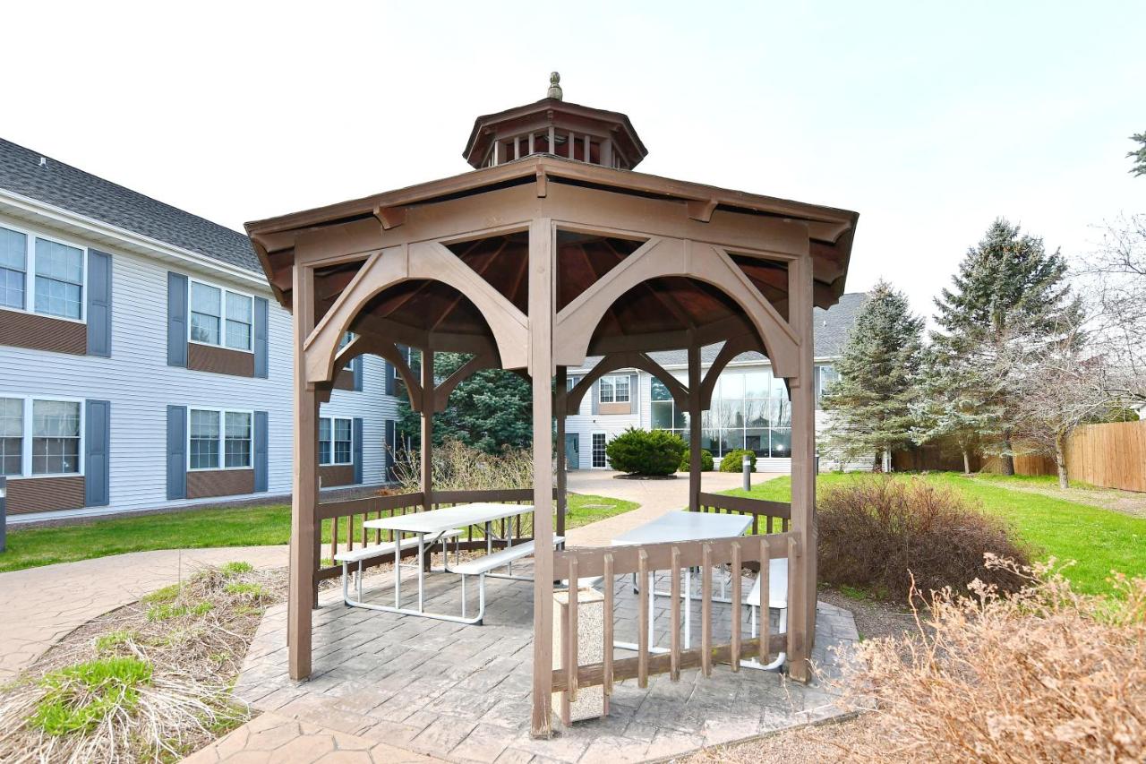 | Country Inn & Suites by Radisson, Mount Morris, NY