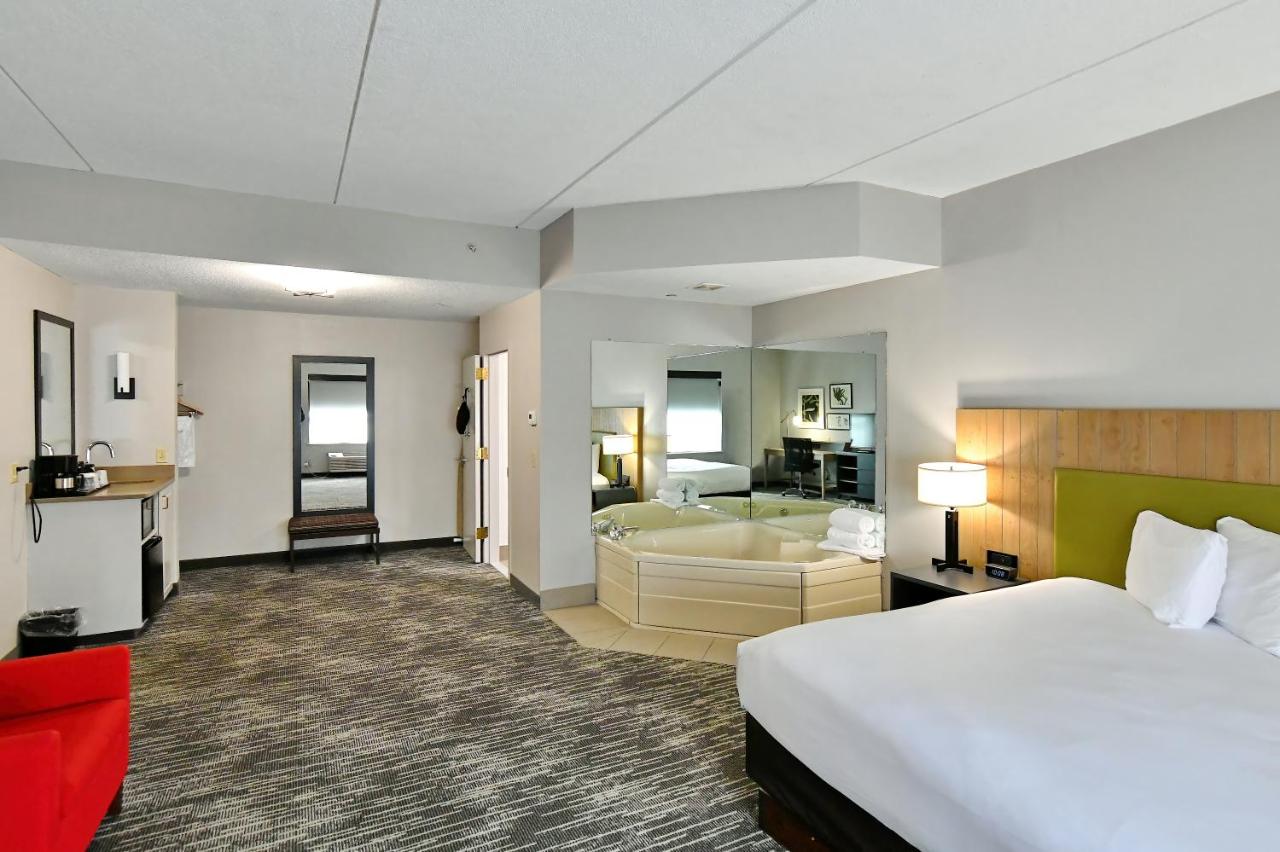 | Country Inn & Suites by Radisson, Mount Morris, NY