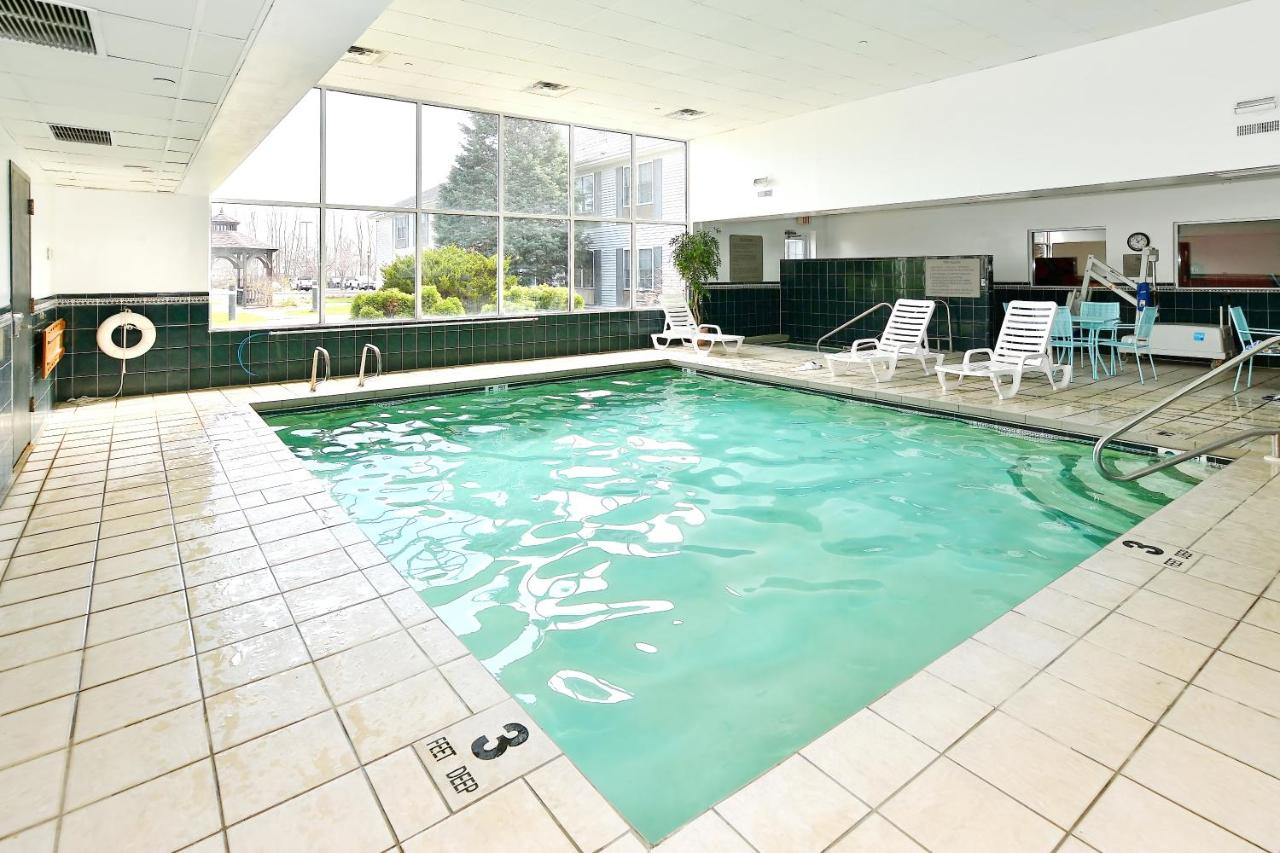 | Country Inn & Suites by Radisson, Mount Morris, NY