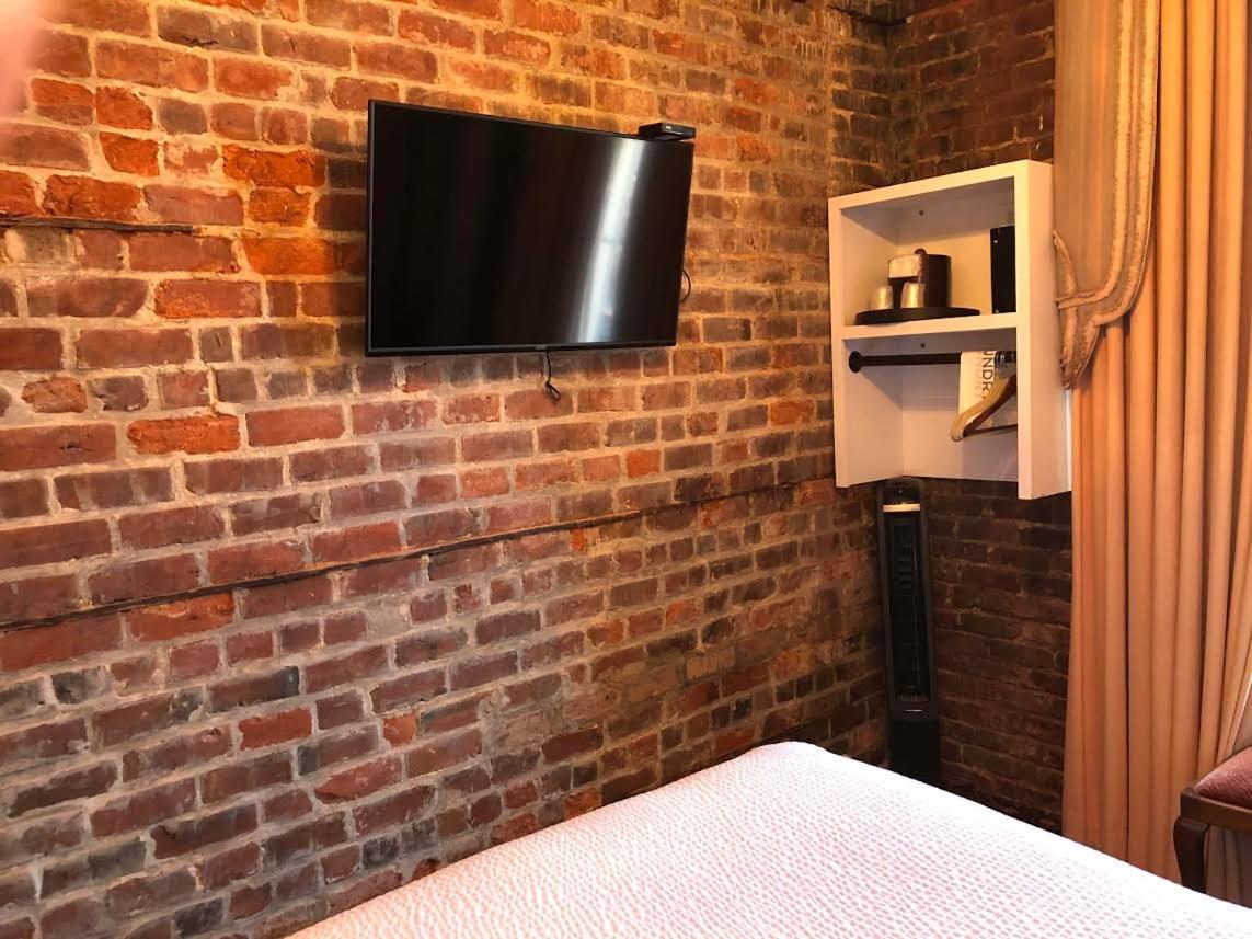 | Lafitte Hotel & Bar