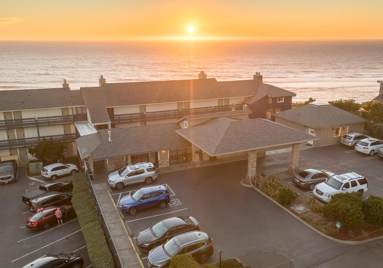 | Surfland Hotel