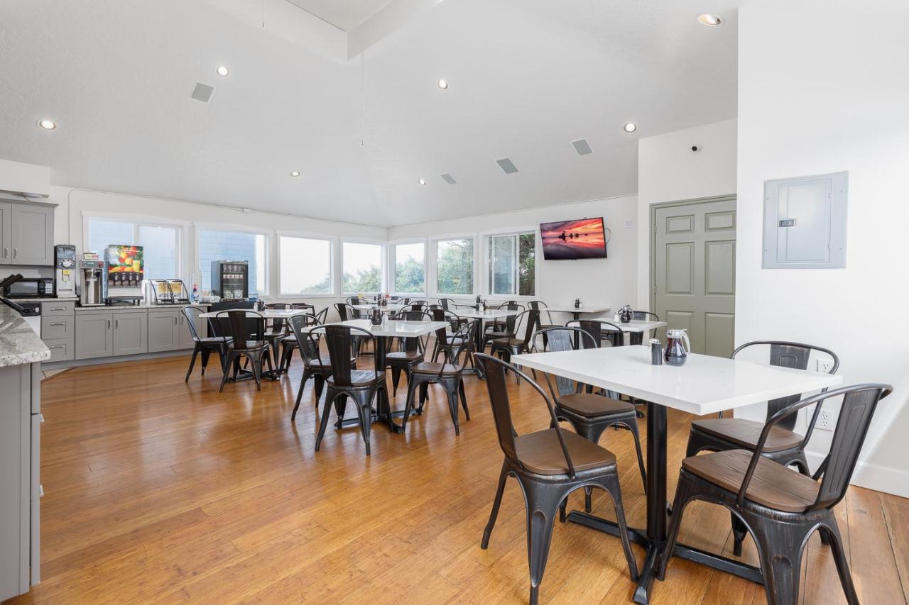 | Surfland Hotel