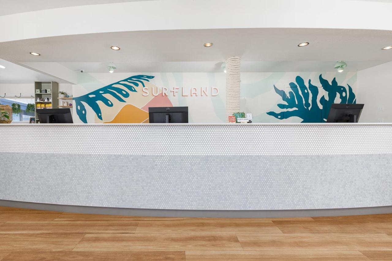 | Surfland Hotel