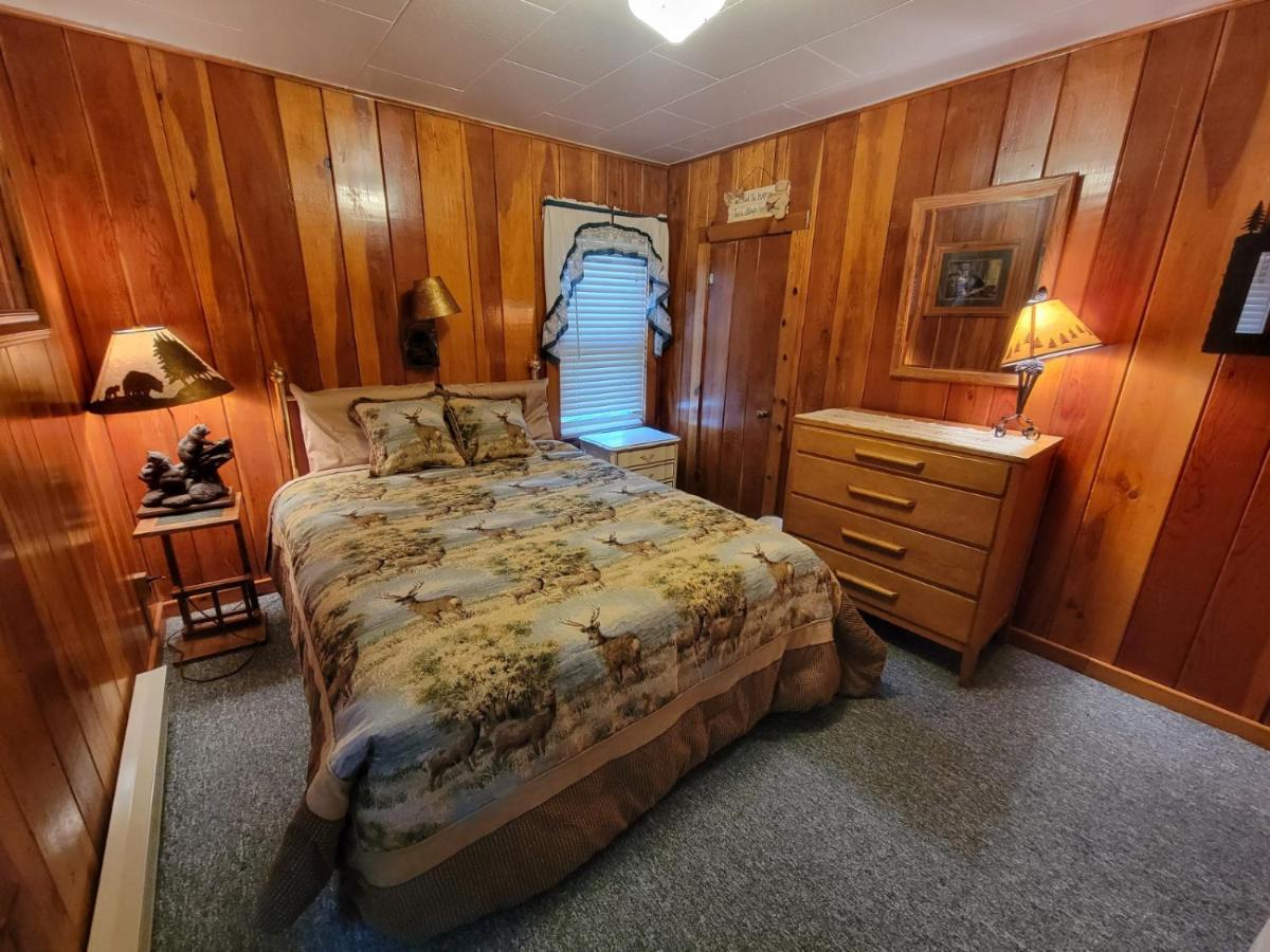 Family Room with Private Bathroom at Wagon Wheel Hotel