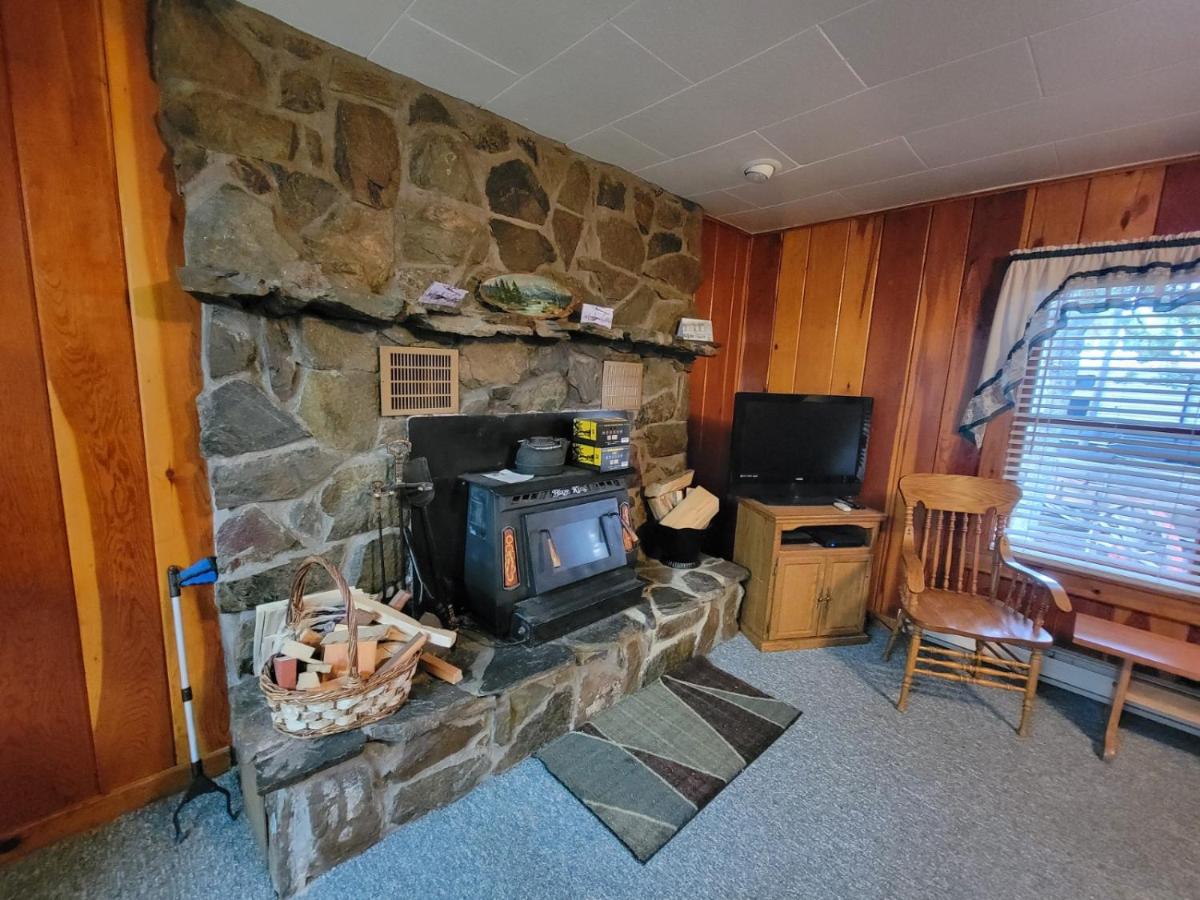 Family Room with Private Bathroom at Wagon Wheel Hotel