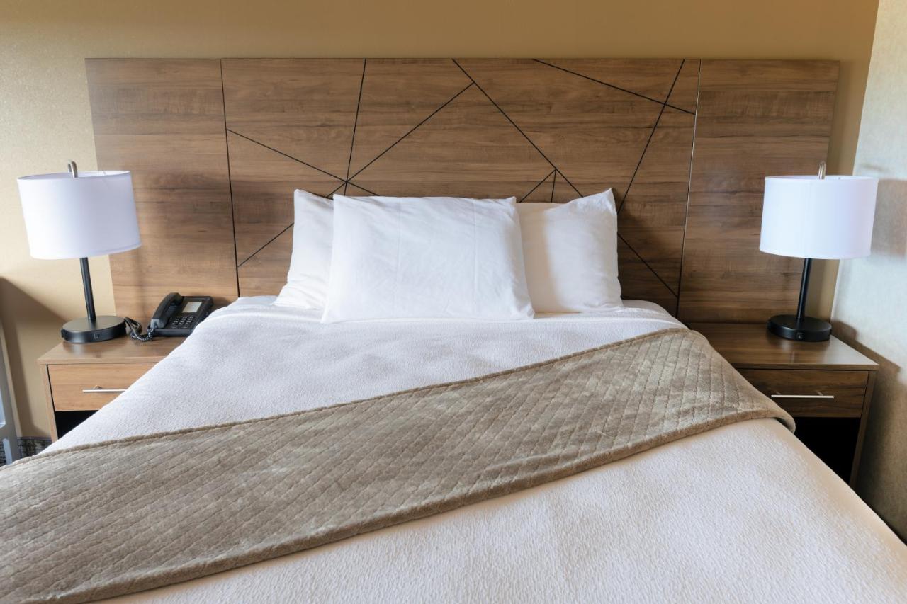 Queen Room at Red Sands Hotel & Spa