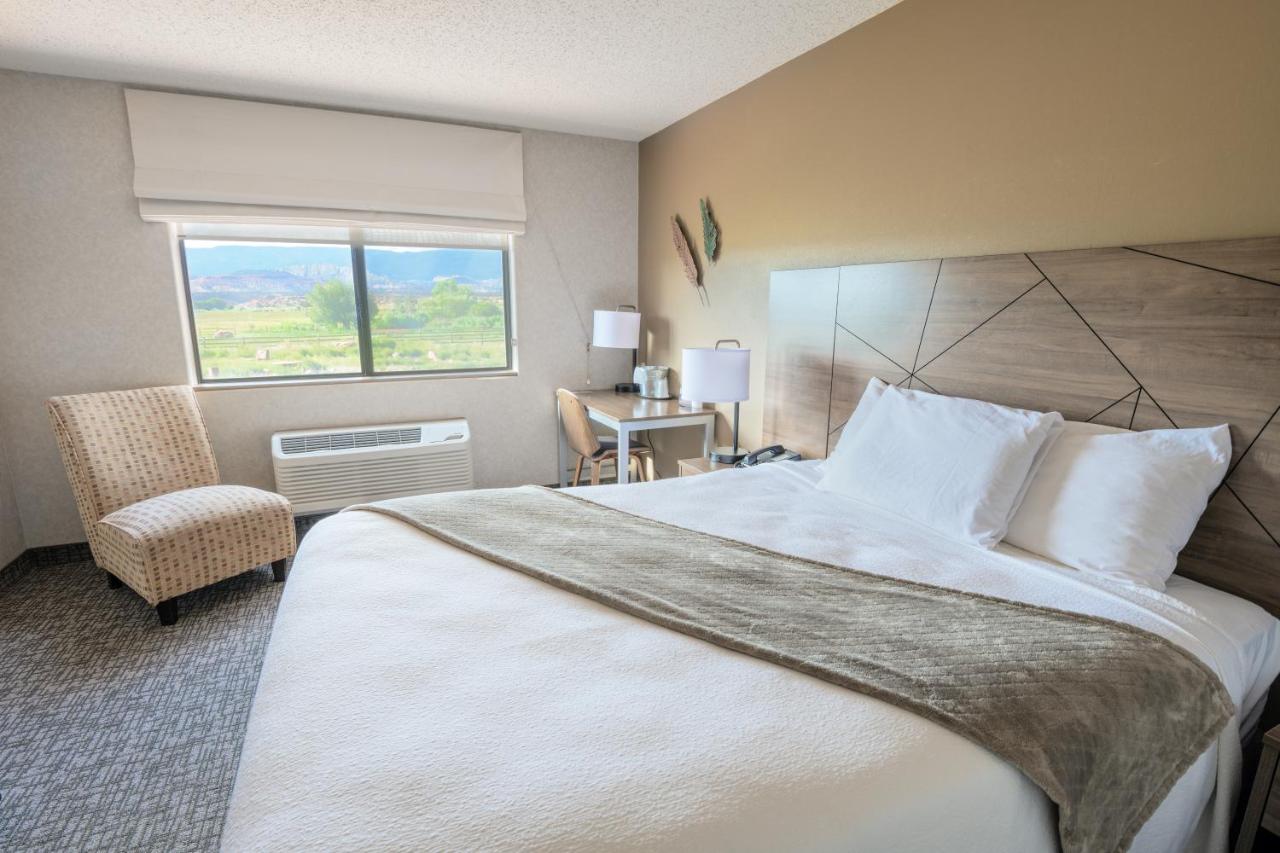 Queen Room at Red Sands Hotel & Spa