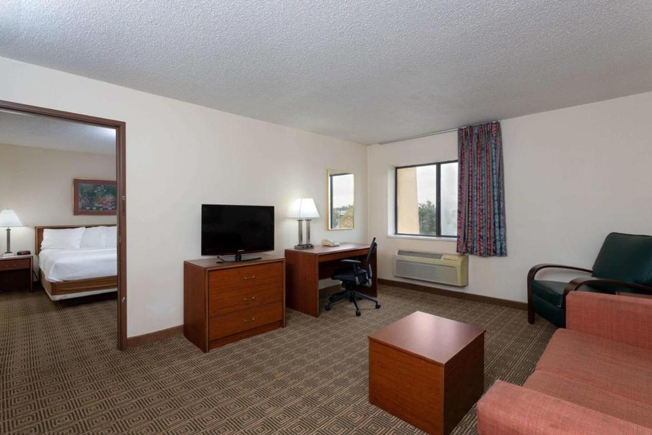  | Norwood Inn & Suites Indianapolis East Post Drive