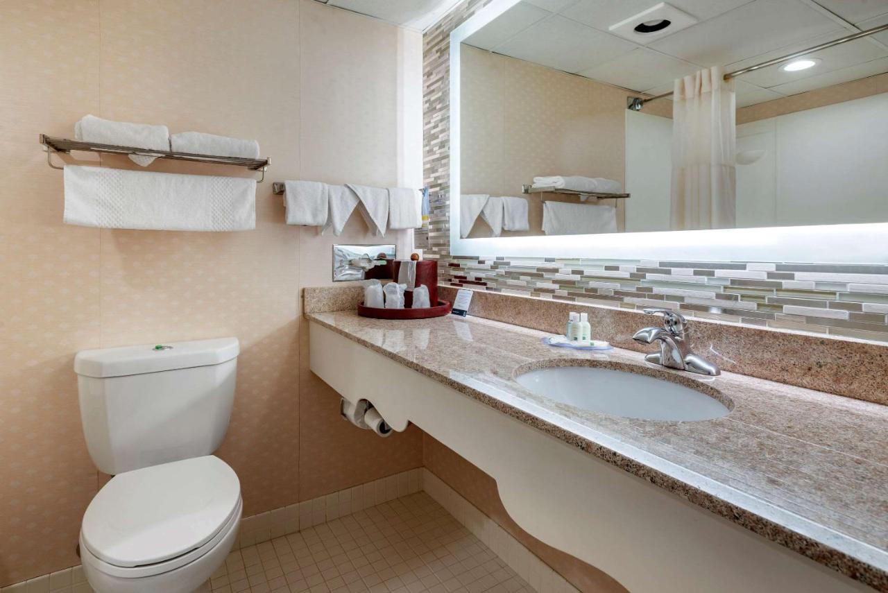 King Room with Spa Bath - Non-Smoking at Quality Inn Montgomeryville - Philadelphia