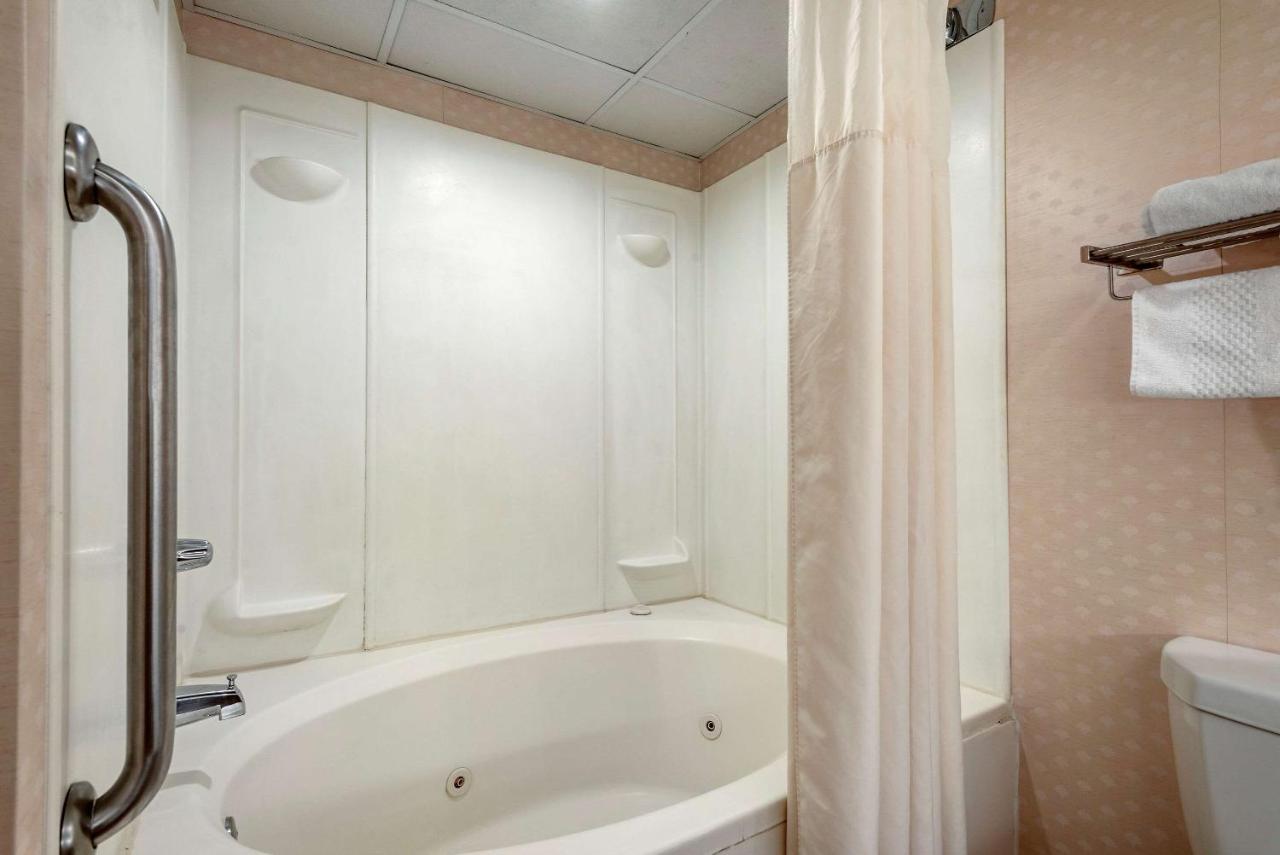 King Suite with Spa Bath at Quality Inn Montgomeryville - Philadelphia