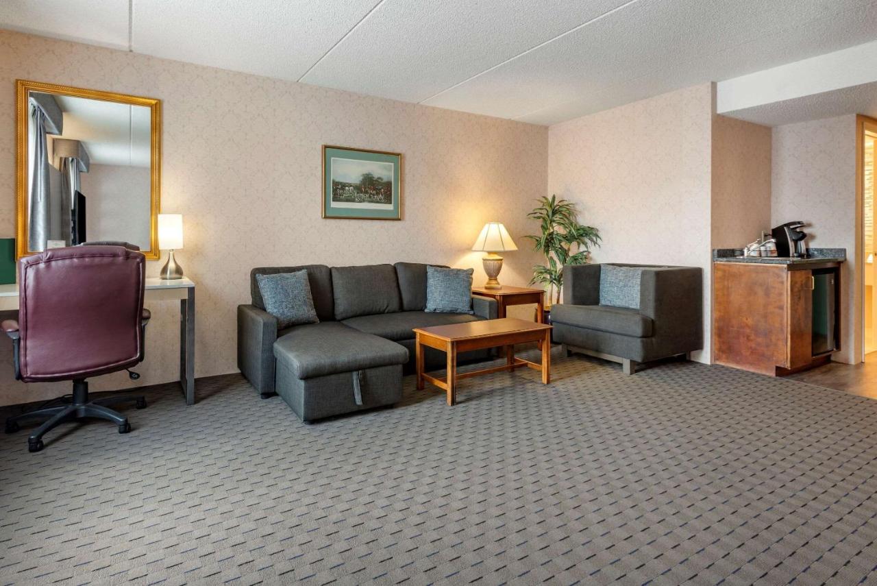 King Suite with Spa Bath at Quality Inn Montgomeryville - Philadelphia