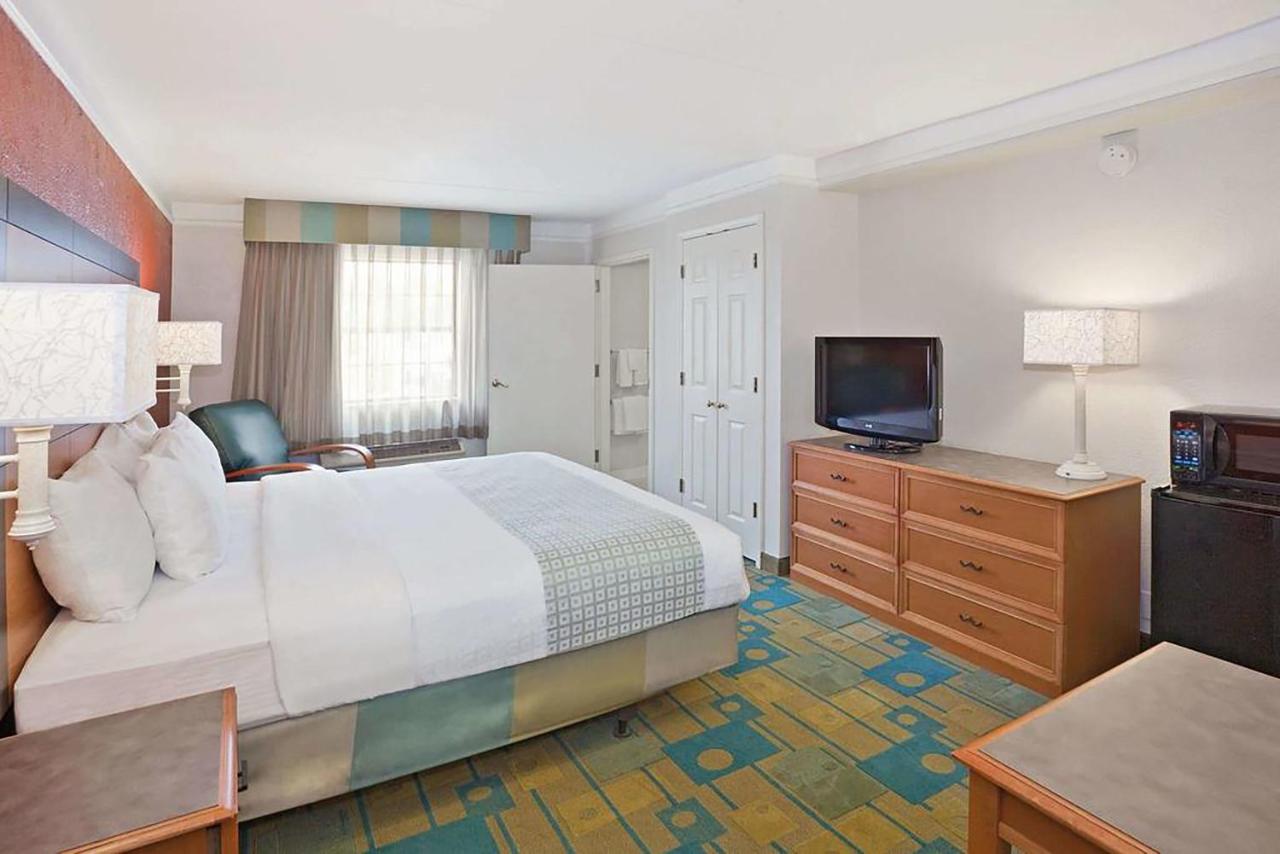 King Room - Disability Access at Norwood Inn & Suites Merrillville