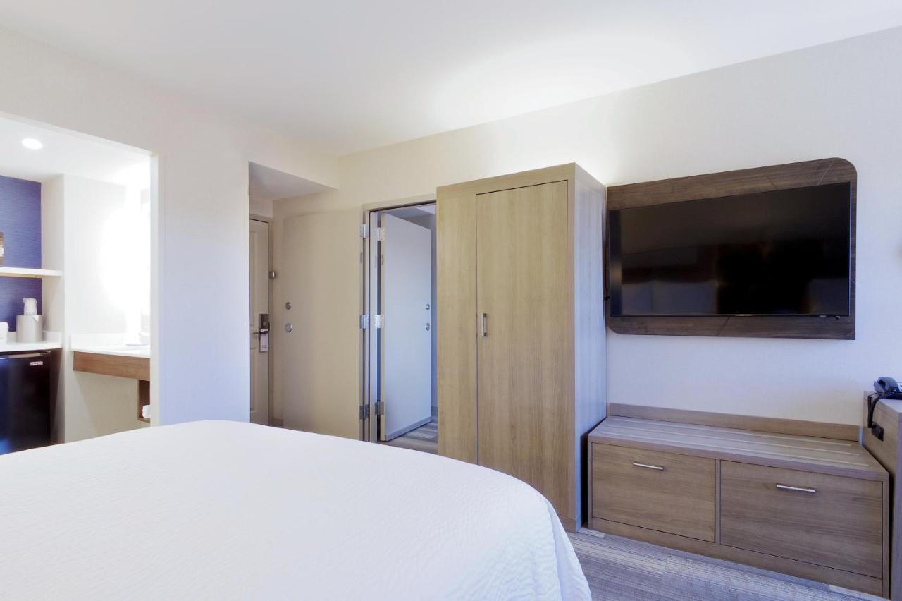 King Room - Mobility Access/Roll in Shower - Non-Smoking at Holiday Inn Express & Suites Phoenix - Tempe by IHG