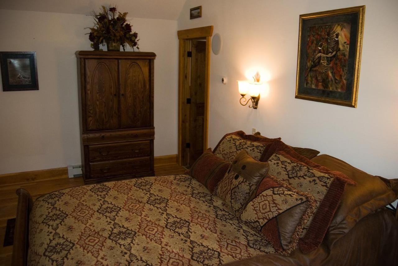 | River's Bend Lodge