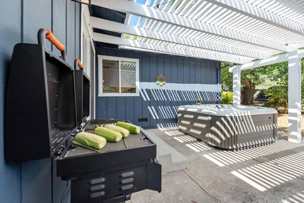 | Sonoma Zen Retreat - Hot Tub & Mins to Wineries