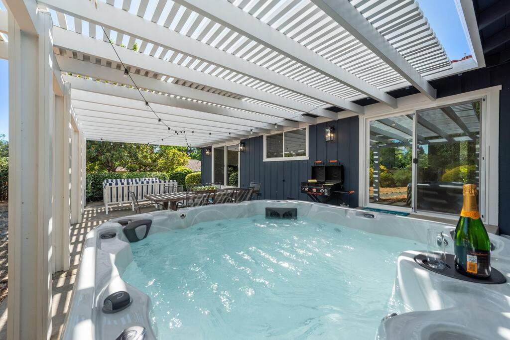 | Sonoma Zen Retreat - Hot Tub & Mins to Wineries