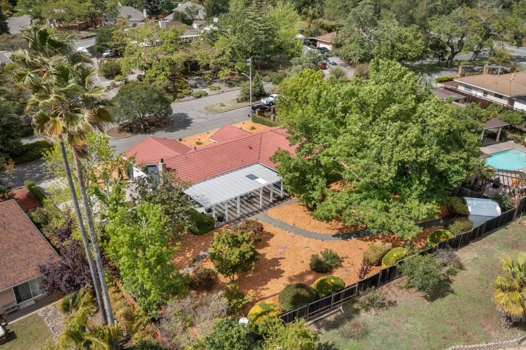 | Sonoma Zen Retreat - Hot Tub & Mins to Wineries