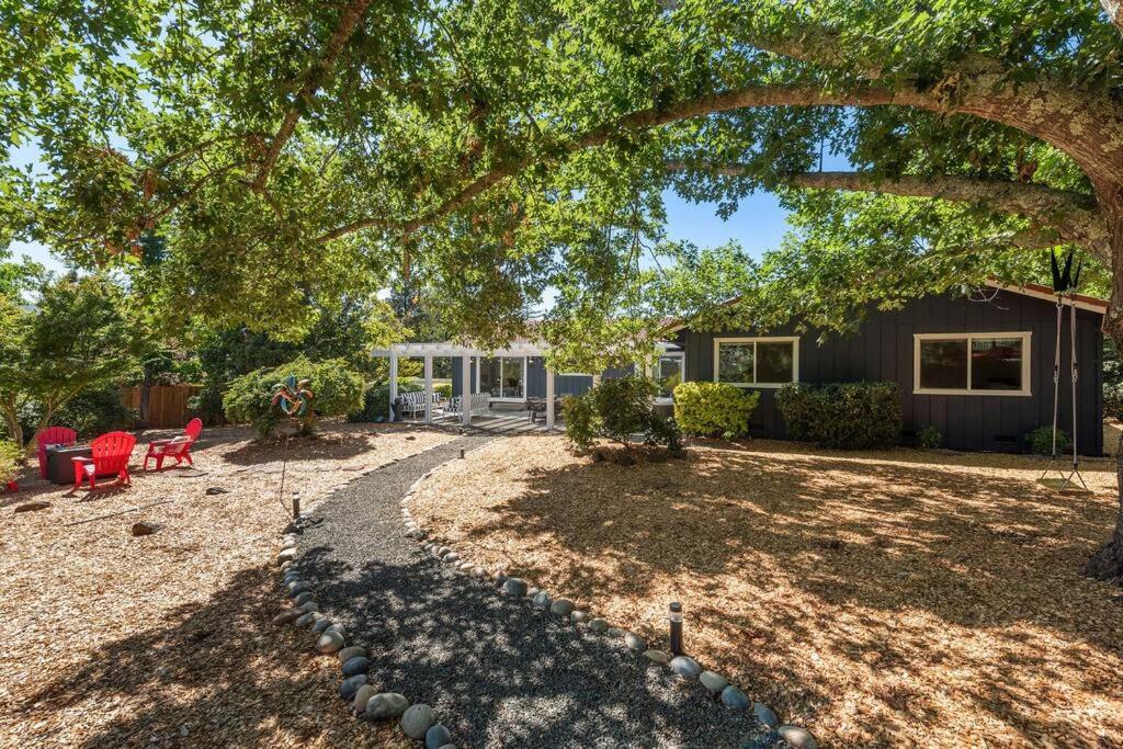 | Sonoma Zen Retreat - Hot Tub & Mins to Wineries