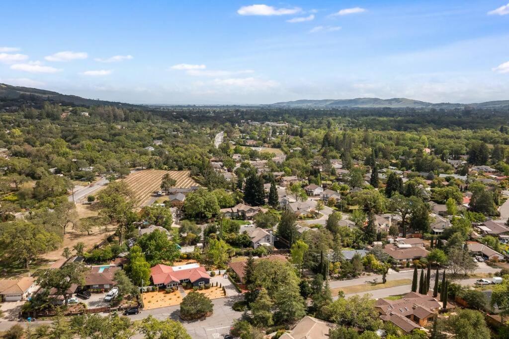 | Sonoma Zen Retreat - Hot Tub & Mins to Wineries