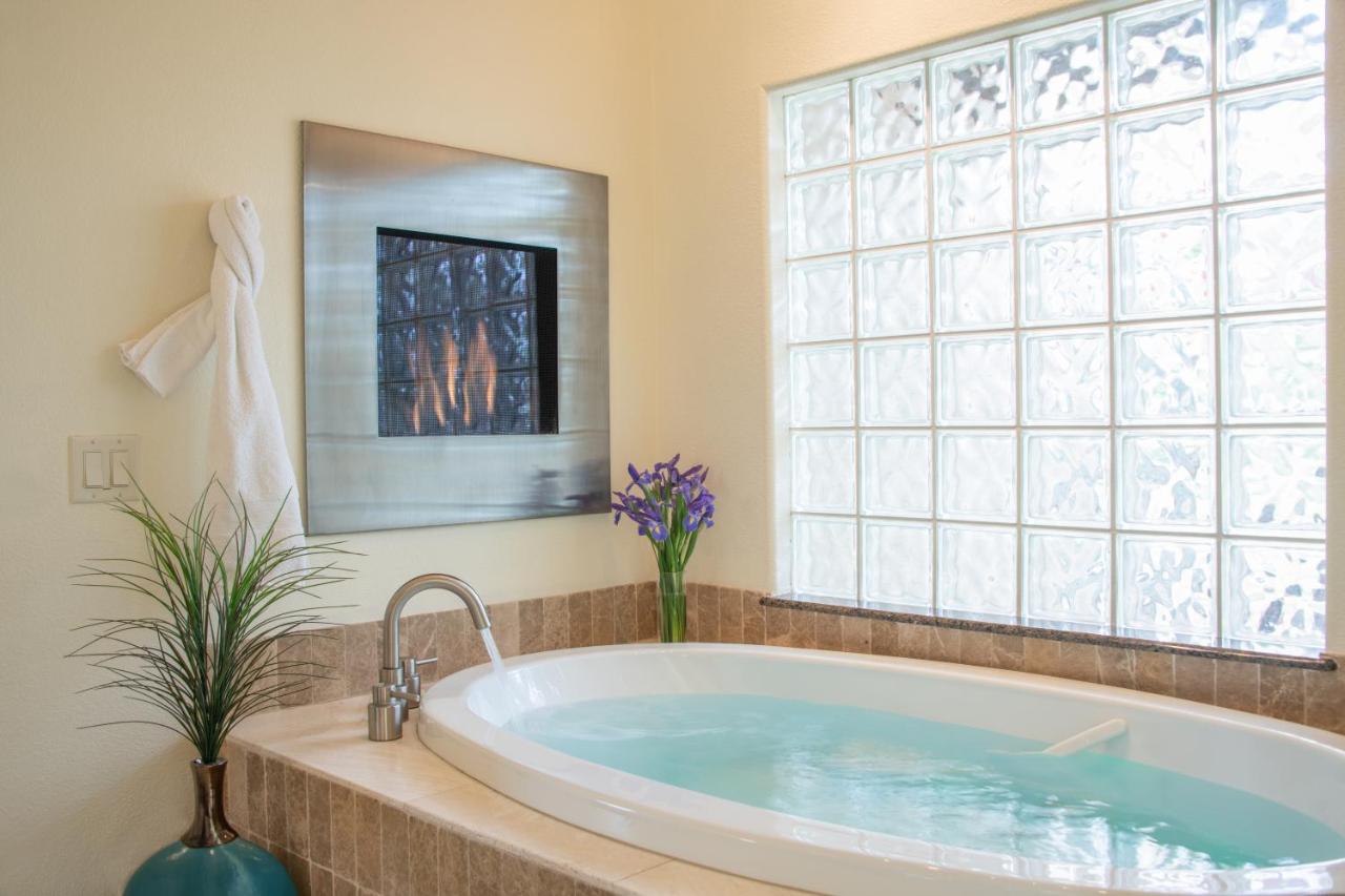 | Inn on Lake Granbury