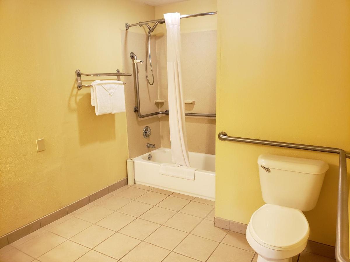 Queen Room - Accessible/Nonsmoking at Quality Inn & Suites Vancouver - Hazel Dell