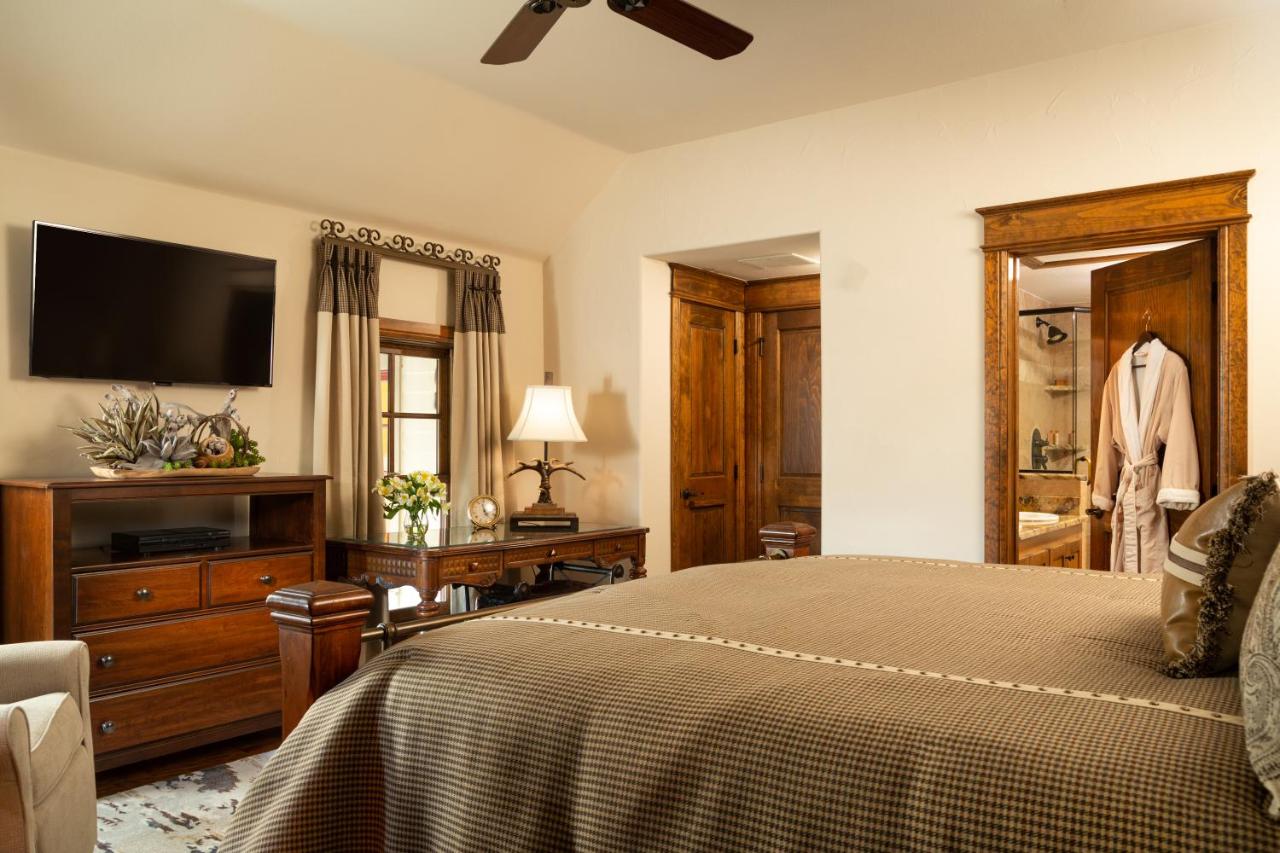 | Inn on Lake Granbury