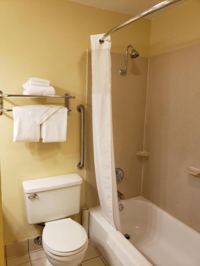 King Suite - Non-Smoking at Quality Inn & Suites Vancouver - Hazel Dell
