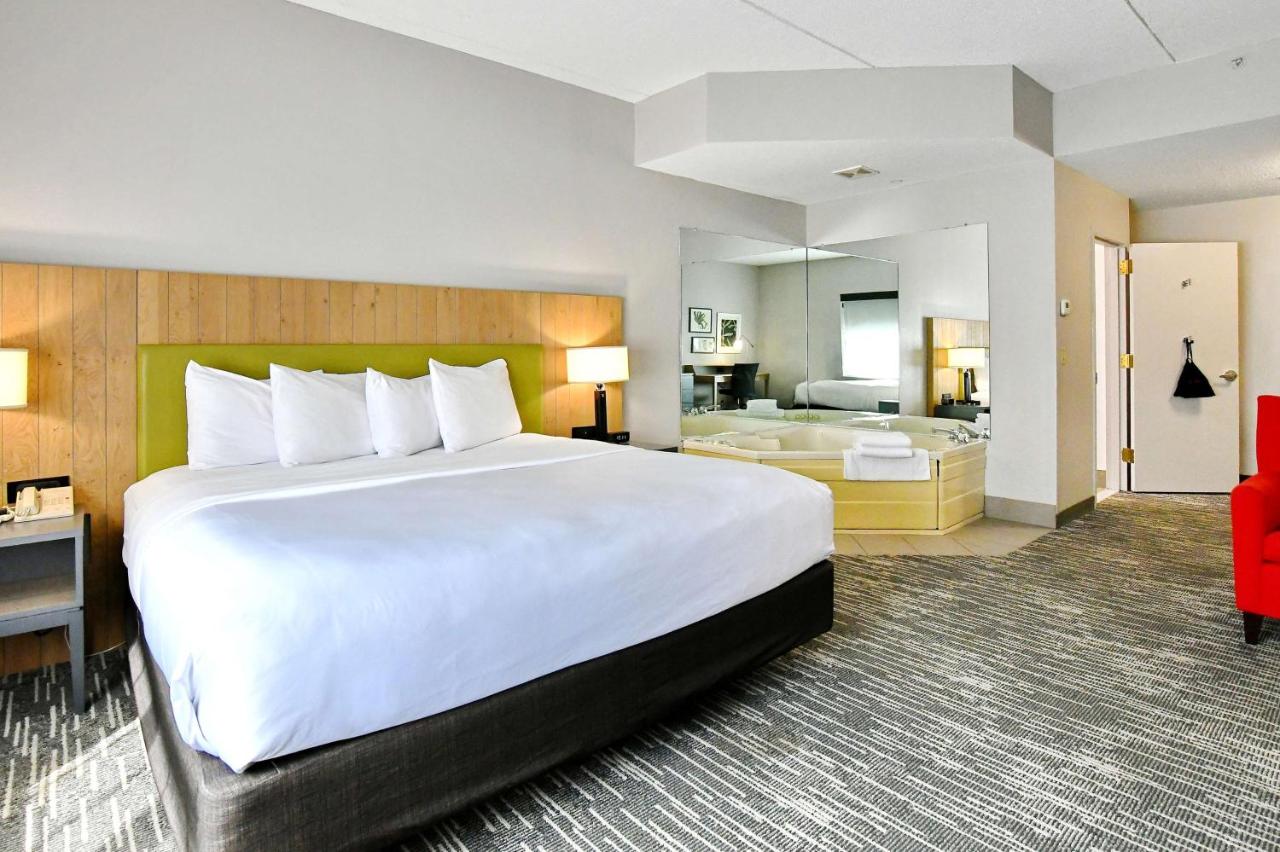 | Country Inn & Suites by Radisson, Mount Morris, NY
