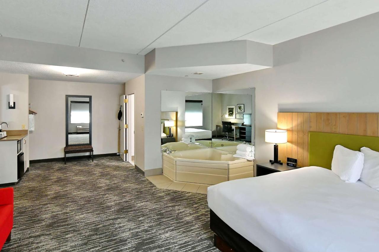 | Country Inn & Suites by Radisson, Mount Morris, NY