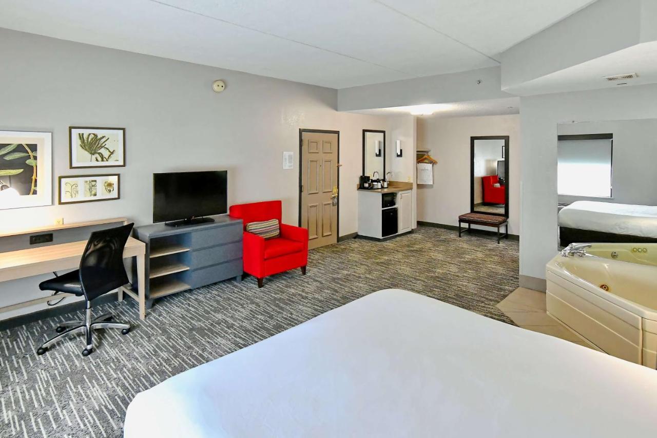 | Country Inn & Suites by Radisson, Mount Morris, NY