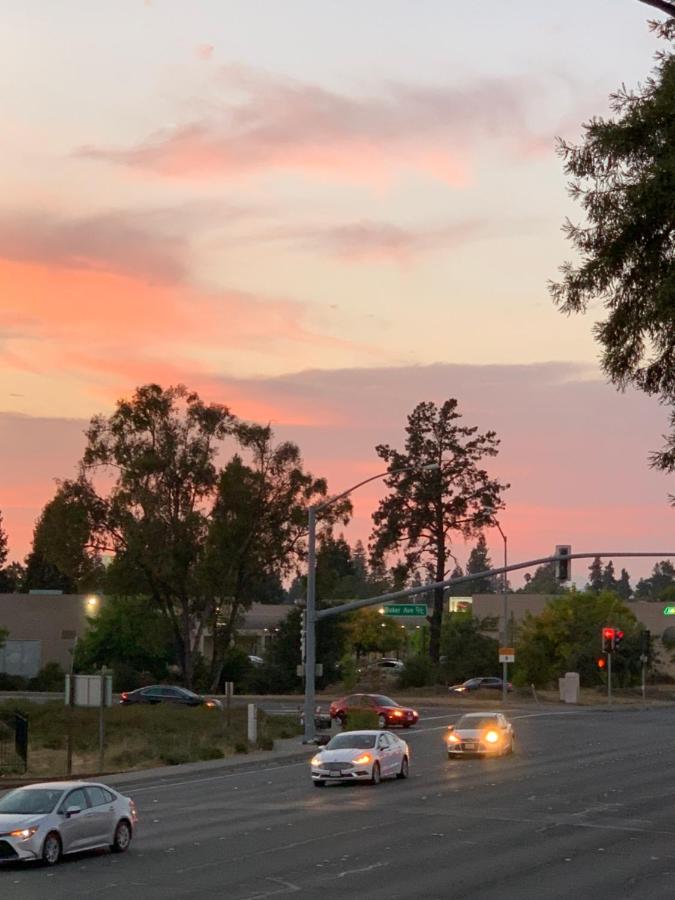| Redwood Inn