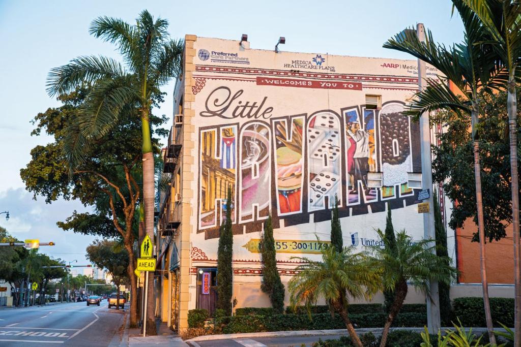 | Coral Gable Studio w/free parking & Wifi
