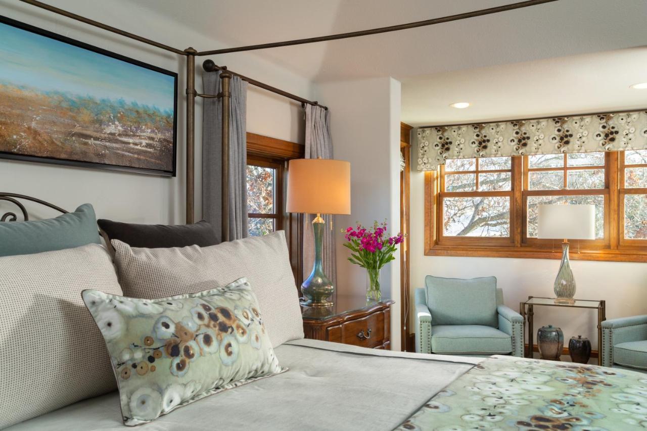 | Inn on Lake Granbury
