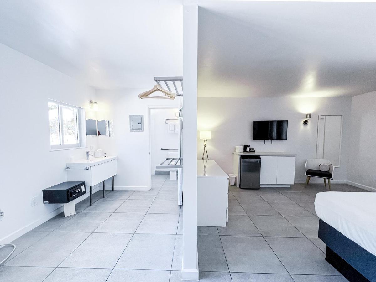 Deluxe King Studio - Accessible at Royal Palms Resort & Spa