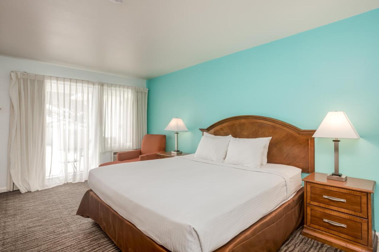 King Room with Partial View at Pacifica Beach Hotel