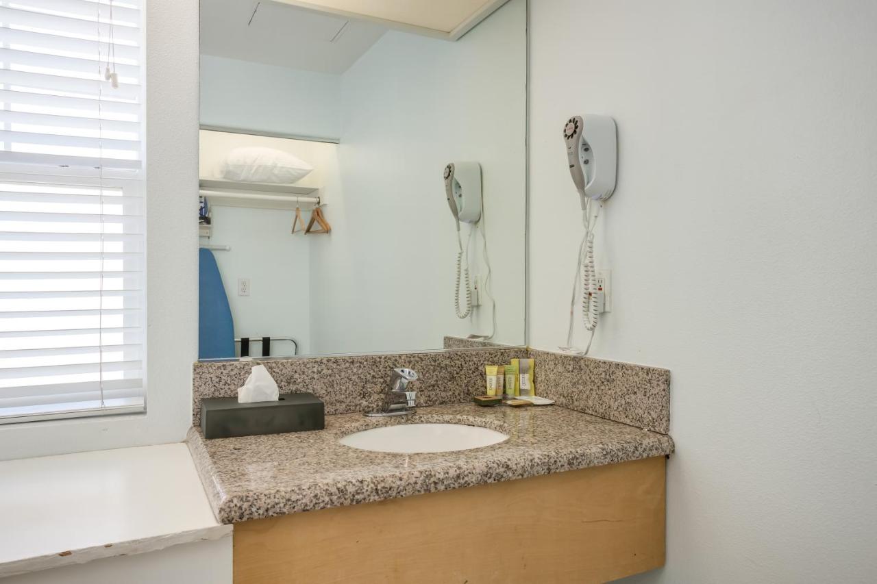 King Room with Partial View at Pacifica Beach Hotel