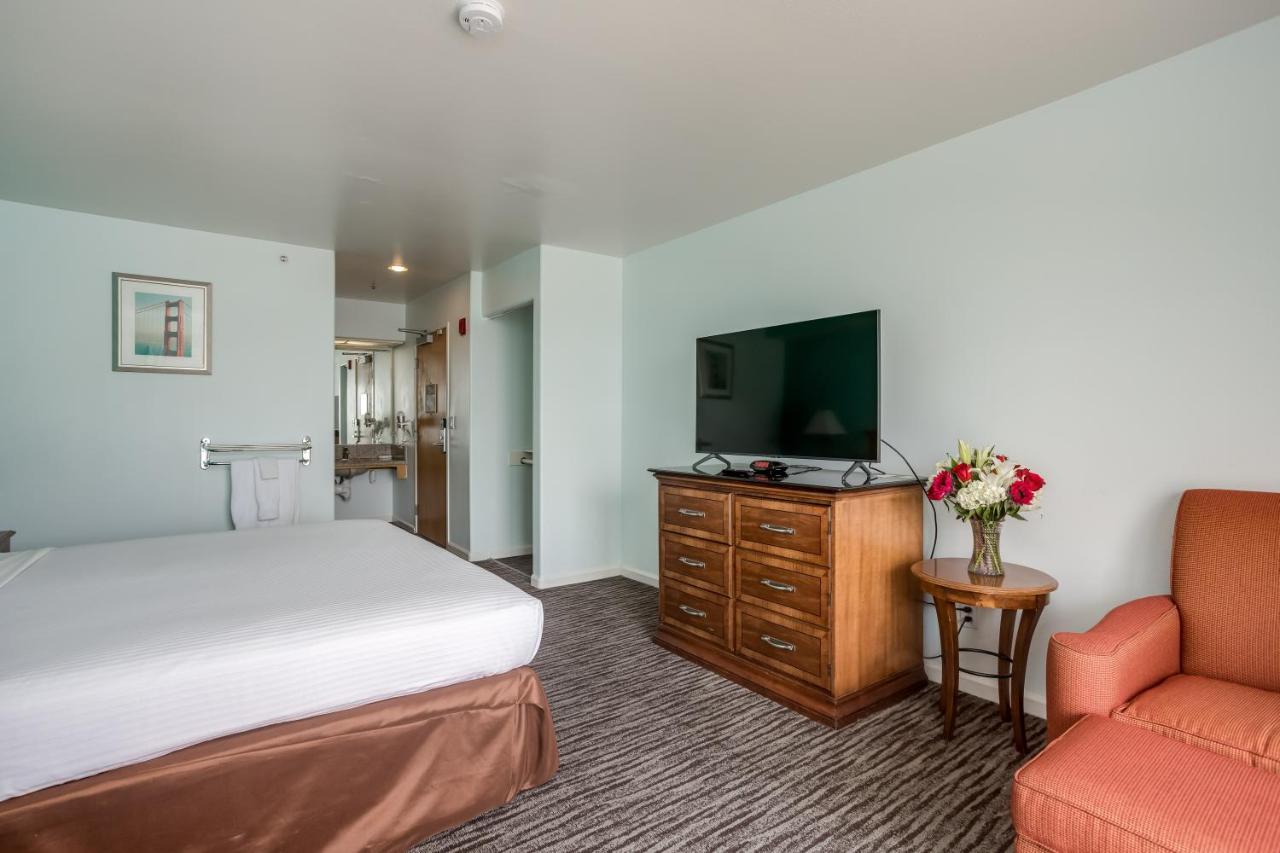 King Room with Roll-In Shower - Disability Access at Pacifica Beach Hotel