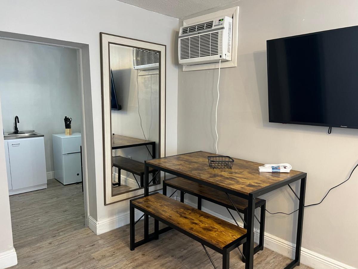 | Coral Gable Studio w/free parking & Wifi