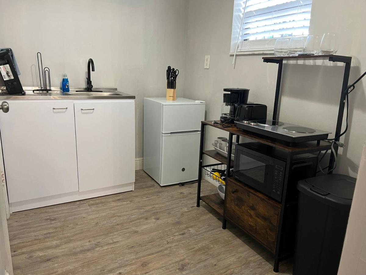 | Coral Gable Studio w/free parking & Wifi