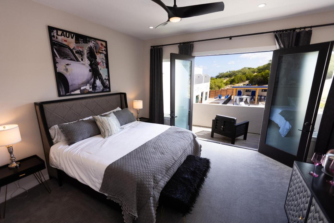  | The Bentley Hotel on 290
