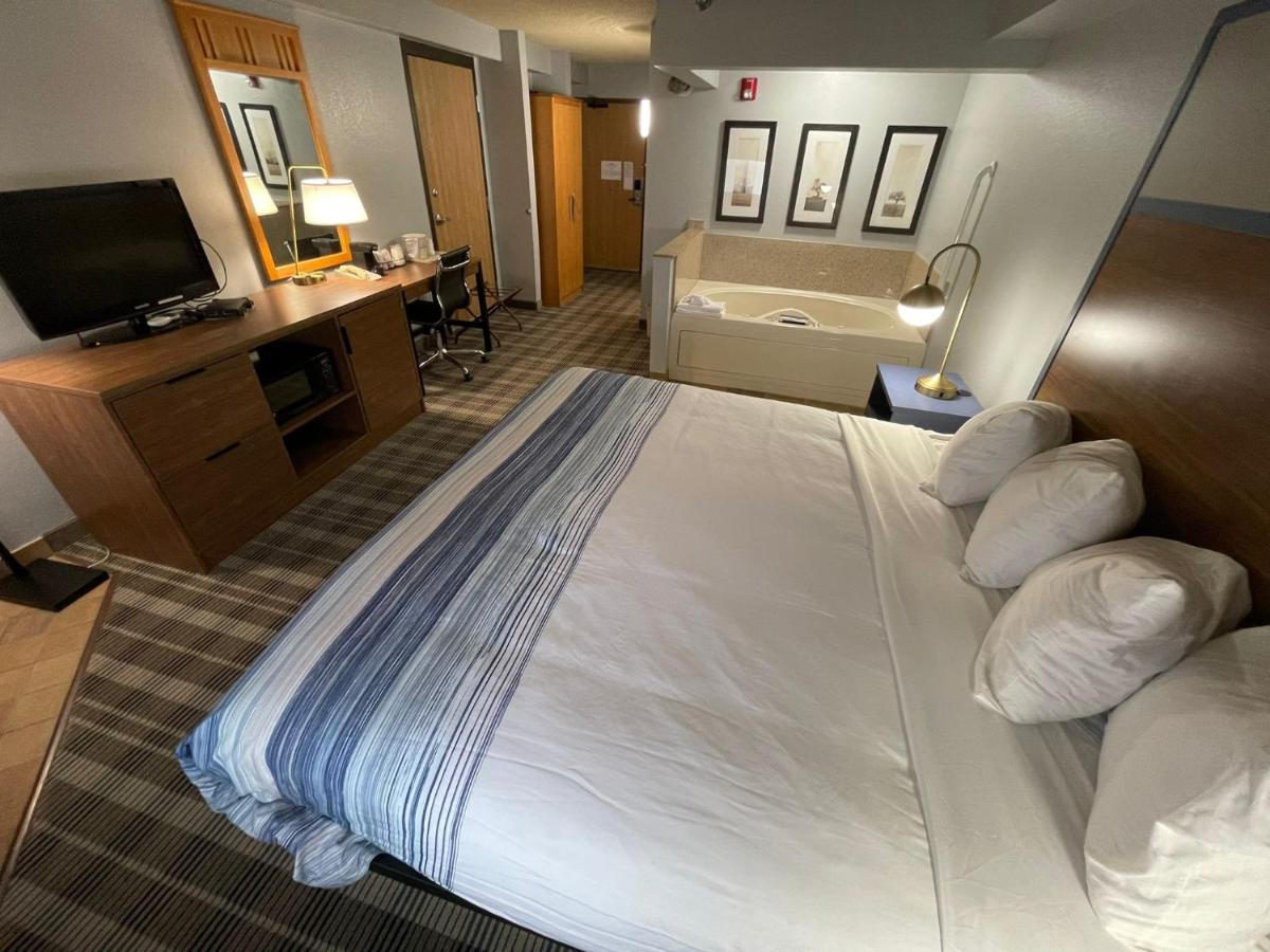 Deluxe King Room - Mobility Access/Non-Smoking at AmericInn by Wyndham Sayre