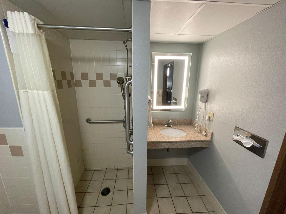 Deluxe Queen Room - Mobility Access/Non-Smoking at AmericInn by Wyndham Sayre