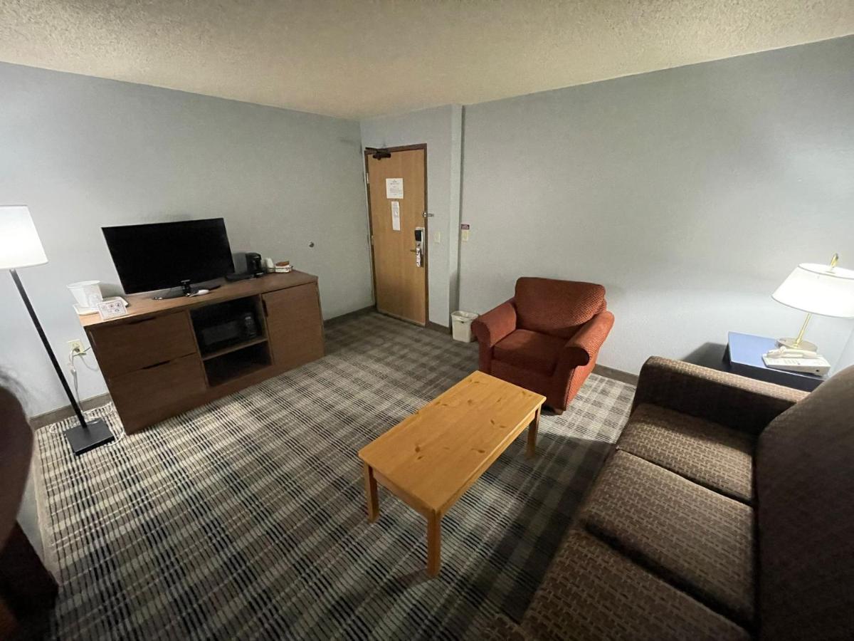 One-Bedroom King Suite - Non-Smoking at AmericInn by Wyndham Sayre