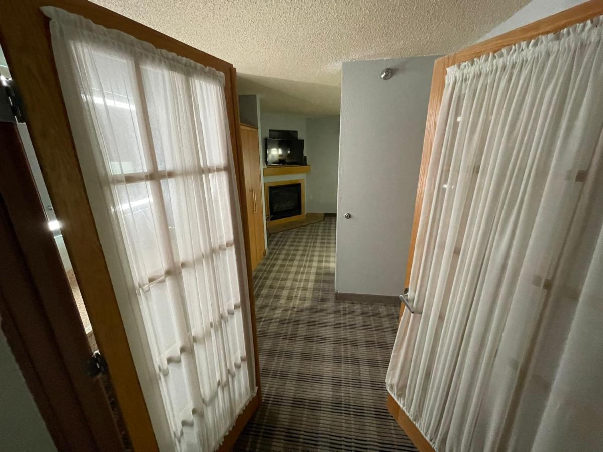One-Bedroom King Suite - Non-Smoking at AmericInn by Wyndham Sayre