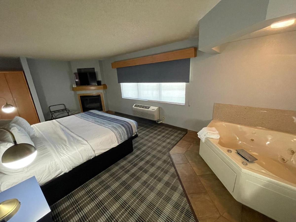 One-Bedroom King Suite - Non-Smoking at AmericInn by Wyndham Sayre
