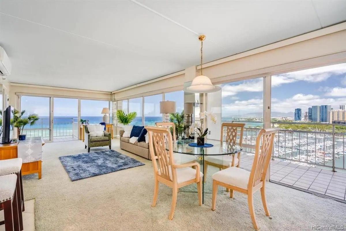  | Ilikai #1743 Panoramic views on Waikiki Beach